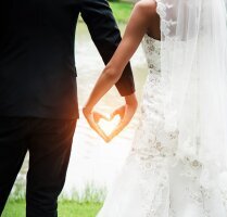 love_hand_sign_made_by_groom_bride