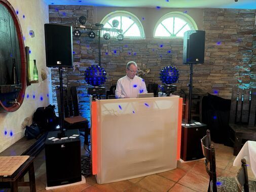 DJ für Firmenevent buchen